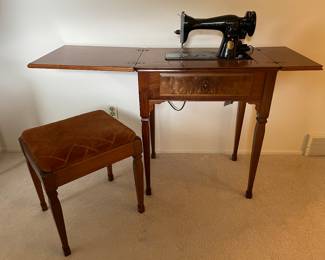 Vintage Singer Sewing Machine & Bench