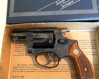 Smith & Wesson 38 Chief Special Model 36. Blue 
