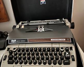 Vintage Electric Smith Corona Typewriter 
