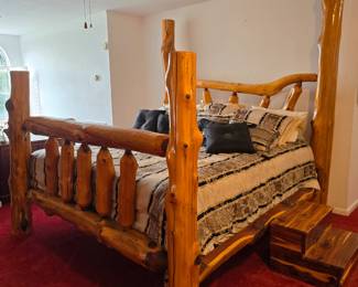 Each Bedroom has its own unique Theme. Gorgeous Cedar 4 Poster King Size Bed.