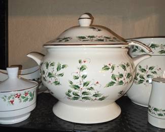Holly Holiday Tureen