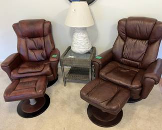 Great pair of Thomasville leather loungers w/ ottomans!