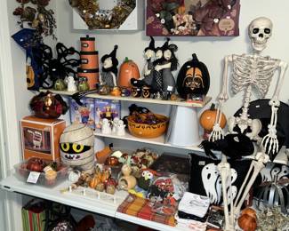HALLOWEEN CORNER