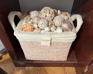 Lift-top basket