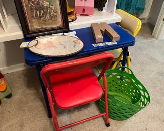Kids folding table & chairs