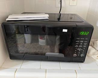 Small microwave oven