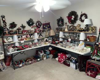 HOLIDAY ROOM!