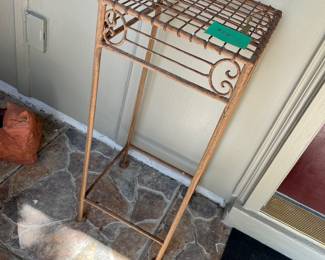 Metal plant stand