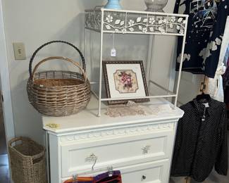 White 3-drawer chest