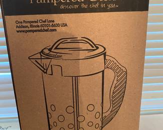 Pampered Chef Quick Pitcher NRFB