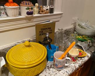 Vintage 70's 2 Piece Covered Dish