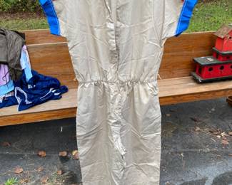 VINTAGE CLOTHING.    >>>>>>>