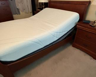 Tempur-Pedic mattress and base. Queen.