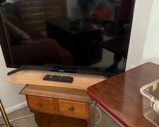 End table, flat screen tv