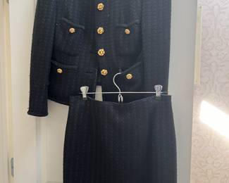 Women’s designer clothing—sizes 2-6—Burberry, St John, Worth, Carlisle, J. McLaughlin, and more