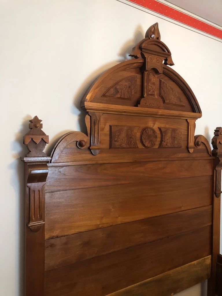 WALNUT FULL SIZE ANTIQUE HEAD AND FOOT BOARD