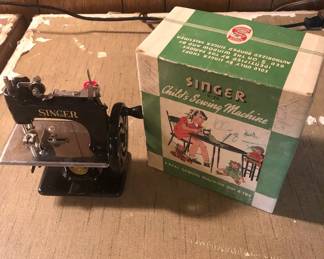 MINI SEWING MACHINE