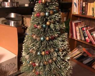 BOTTLE BRUSH WORKS VINTAGE MUSIC BOX TREE