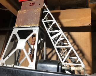 MODEL TRAIN COAL LOADER W/ COAL