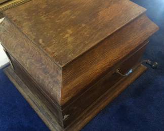 VINTAGE RECORD PLAYER