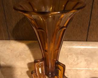 BROWN FOOTED VASE 