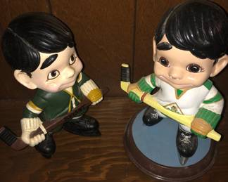 FIGURINES - HOCKEY PLAYERS