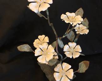 METAL FLOWER SCULPTURE