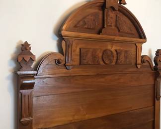 WALNUT FULL SIZE ANTIQUE HEAD AND FOOT BOARD