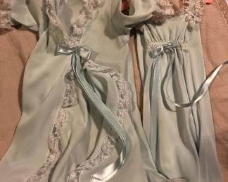 MADAME ALEXANDER NIGHT GOWN AND ROBE