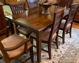 Dinning room Table and 6 chairs