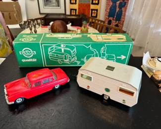 GAMA 1:18 Mercedes caravan $110.00