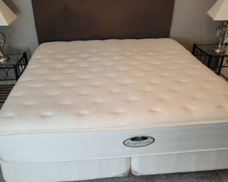 King Size Bed With Top Of The Line Beautyrest Super Comfy Mattress .Includes Bedframe ,Headboard ,2 Twin Boxsprings And Frame. Come Try It Out And It's Priced A Amazing Price To Sell.No More Restless Sleep Nights On This Bed 