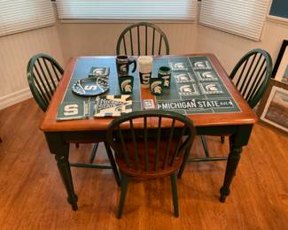 Dinette set with hidden leaf and 4 chairs