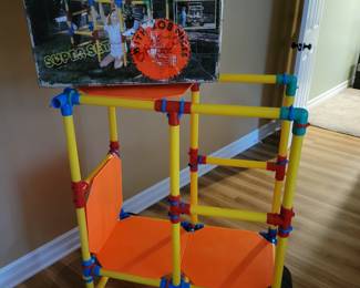 Now This Buliding Set Will Keep The Kiddos Busy For Hours Along With Some Fun Building And Designing Their Own Ideas 