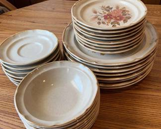 Stoneware Salad Plates, Serving Plates, Salad Bowls And Dessert Plates