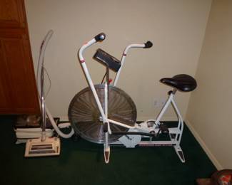Here is the exercise bike ready to go,works very well and see the fan? It makes cool air when you work out on it. 