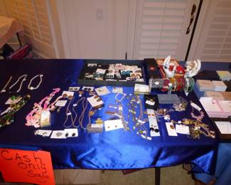 YES CASH ONLY PLEASE. MORE JEWELRY TO TREASURE HUNT THROUGH!