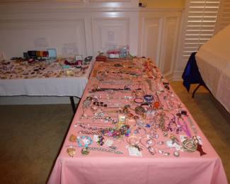 dID I SAY VINTAGE AND COSTUME JEWELRY? HERE YOU GO!!