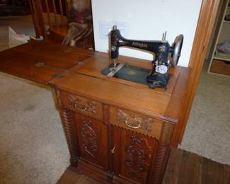 See how nice the case is, really pretty and so old