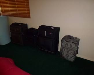 Sorry so dark! Nice luggage  2 small, 2 large