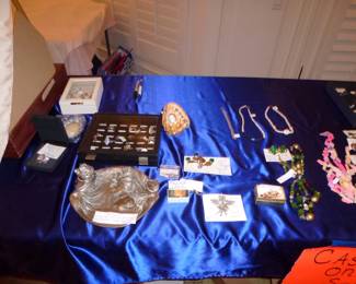 RINGS,AND MORE VINTAGE AND COSTUME JEWELRY, SEE THE NICE INK WELL?