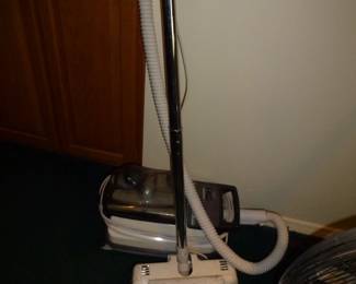Eureka vacuum cleaner, works very well with the tools and all, a nice vacuum. We have a high end Kirby Vacuum and a Hover vacuum