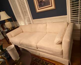 Nice sofa clean and in excellent condition. 