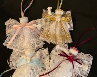 Lots of Xmas ornaments and handmade Xmas ornaments!