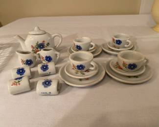 Mini tea set.