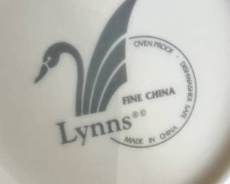 Lynns "Christmas At Home" Dish Set