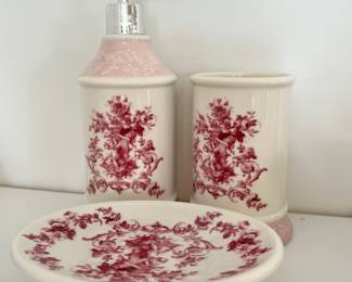 New Haven Soap Dish, Soap Dispenser and Toothbrush Holder