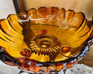 Amber Glass Centerpiece Bowl with Scalloped Edge