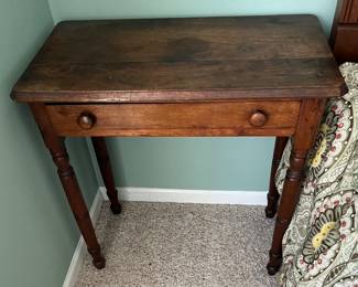 Wonderful antique table. Super nice!