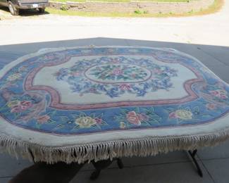 Lot 364. Oval ivory rug:   5' x 7' 100% wool